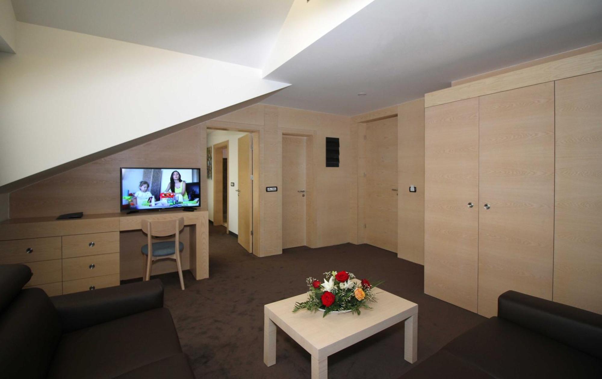 Hotel International Prishtina & Spa Pristina Zimmer foto
