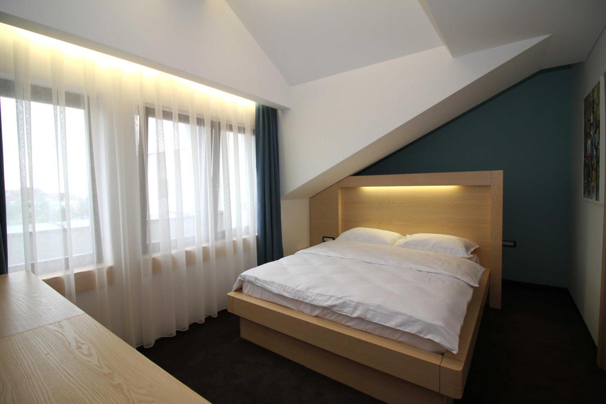 Hotel International Prishtina & Spa Pristina Zimmer foto